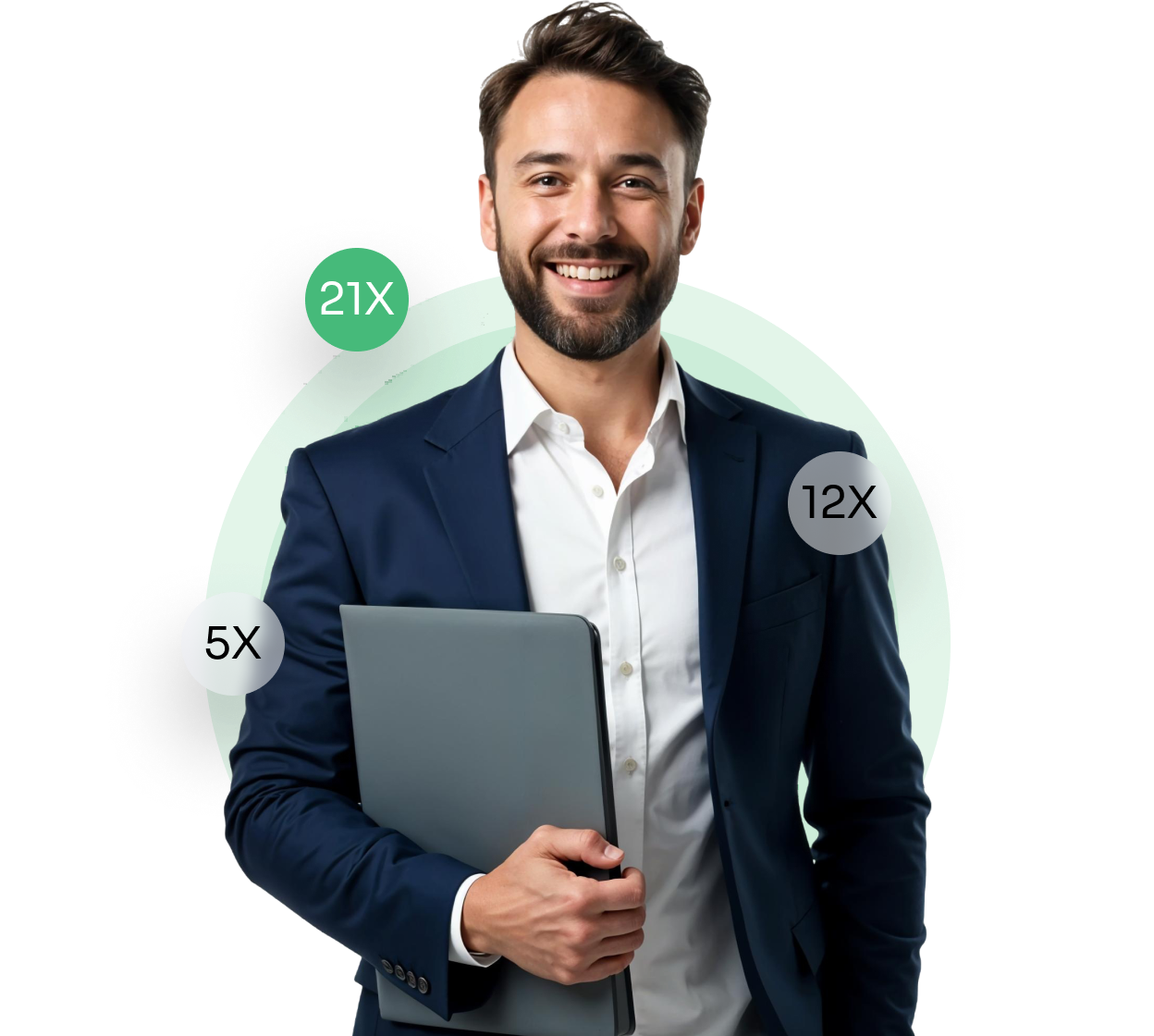 Pessoa segurando celular utilizando NovoPay